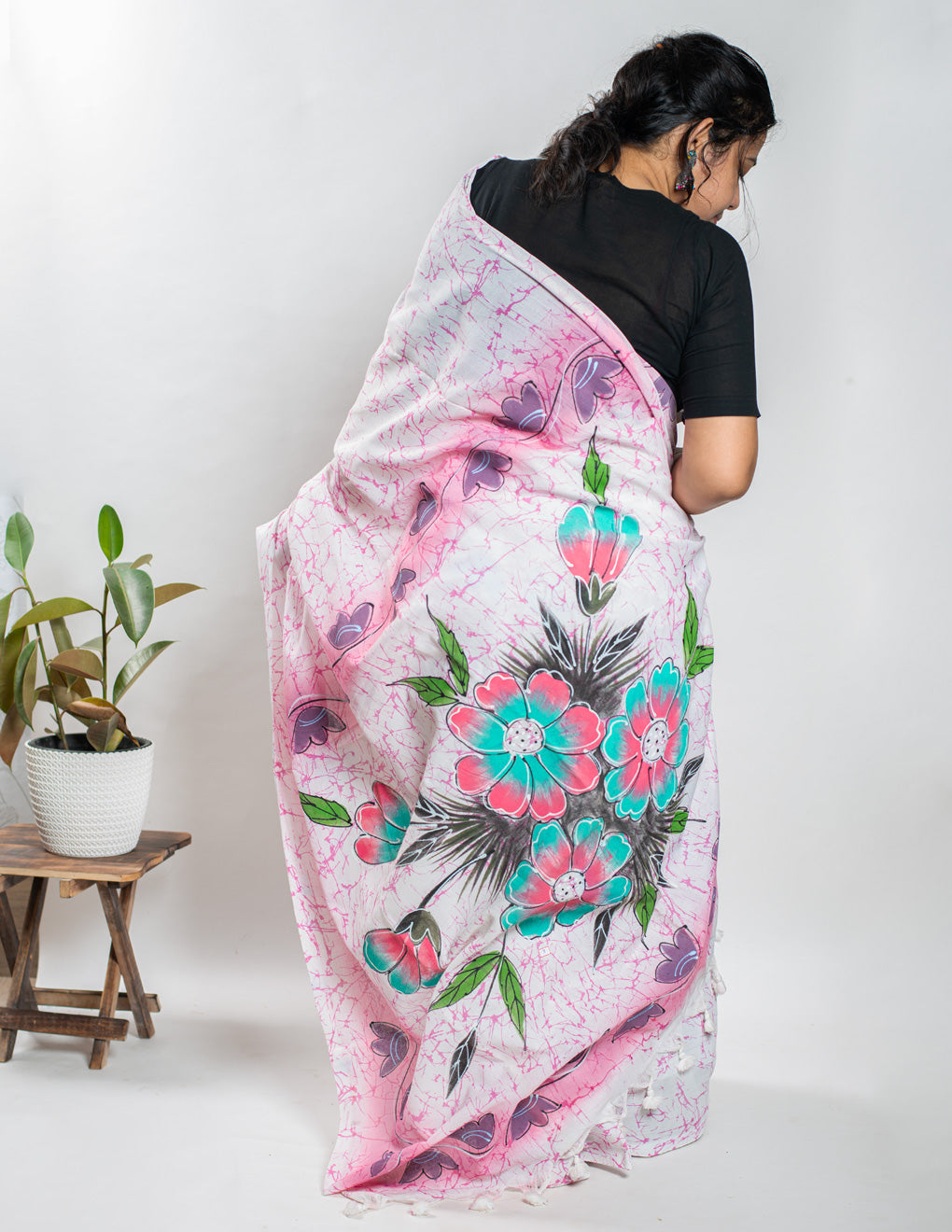 White Handloom Cotton Hand Painted Saree