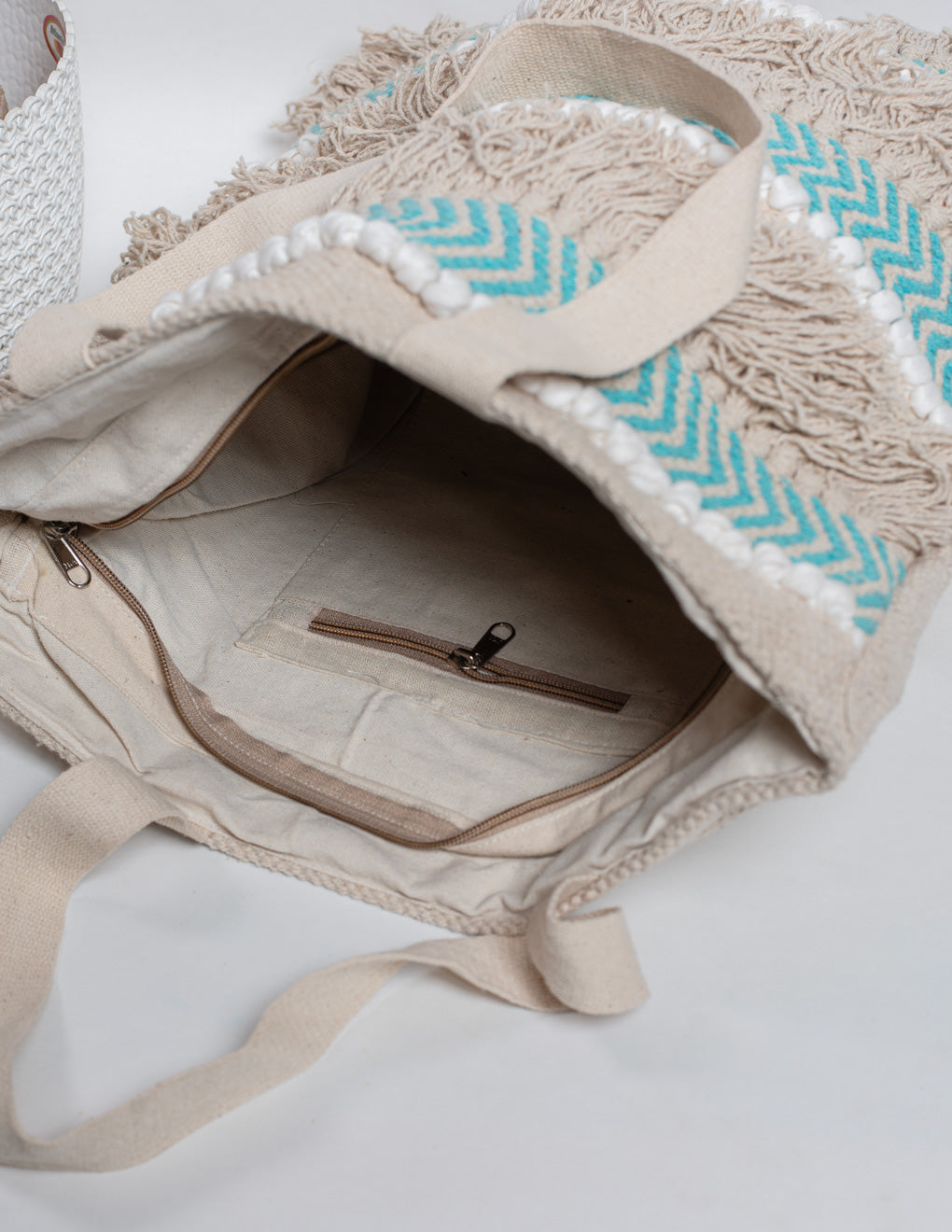 Sky & White Natural Fibre Shoulder Bag