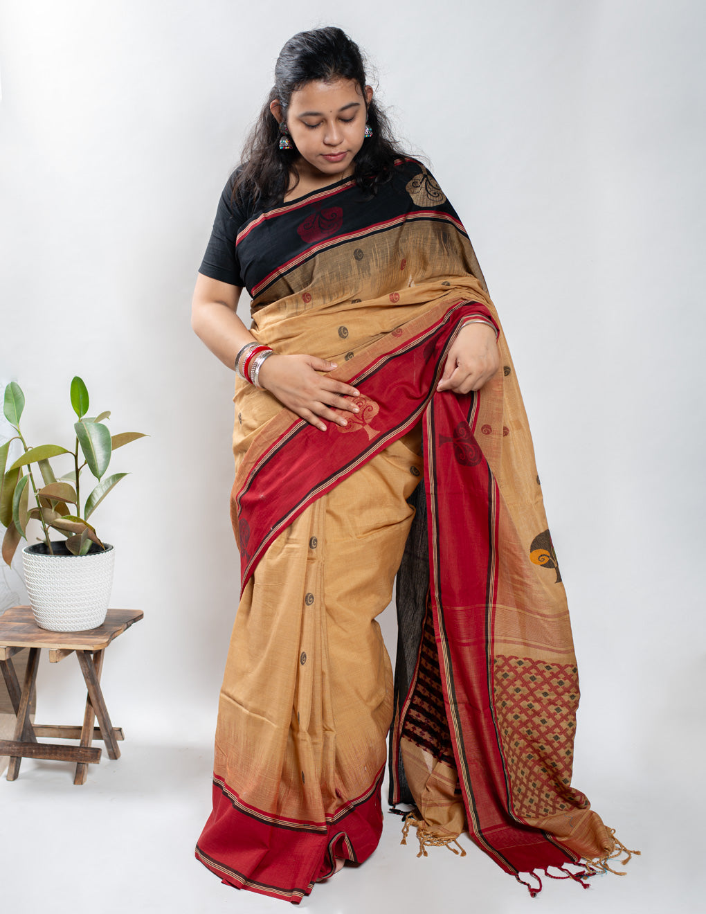 Beige Handloom Pure Cotton Jamdani Saree