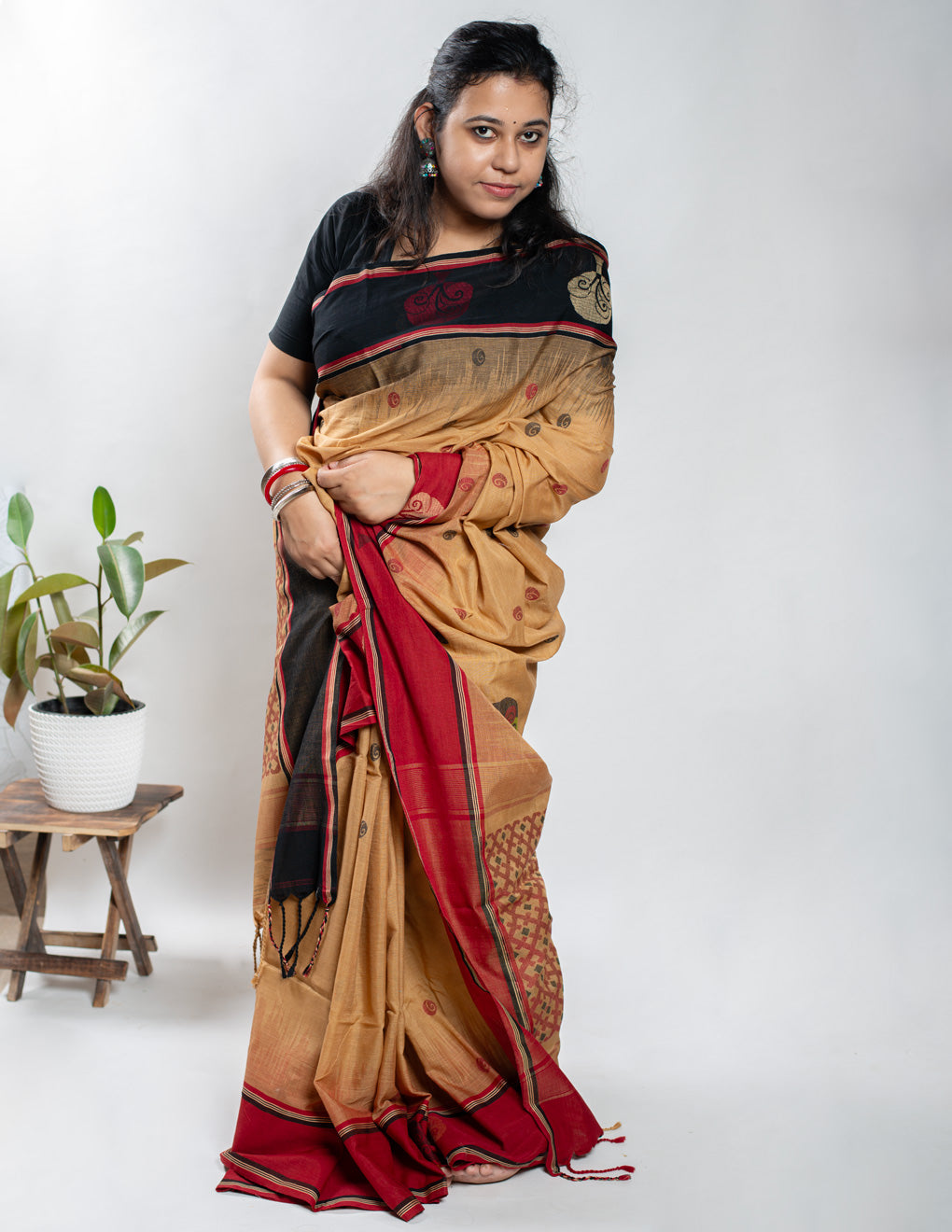 Beige Handloom Pure Cotton Jamdani Saree