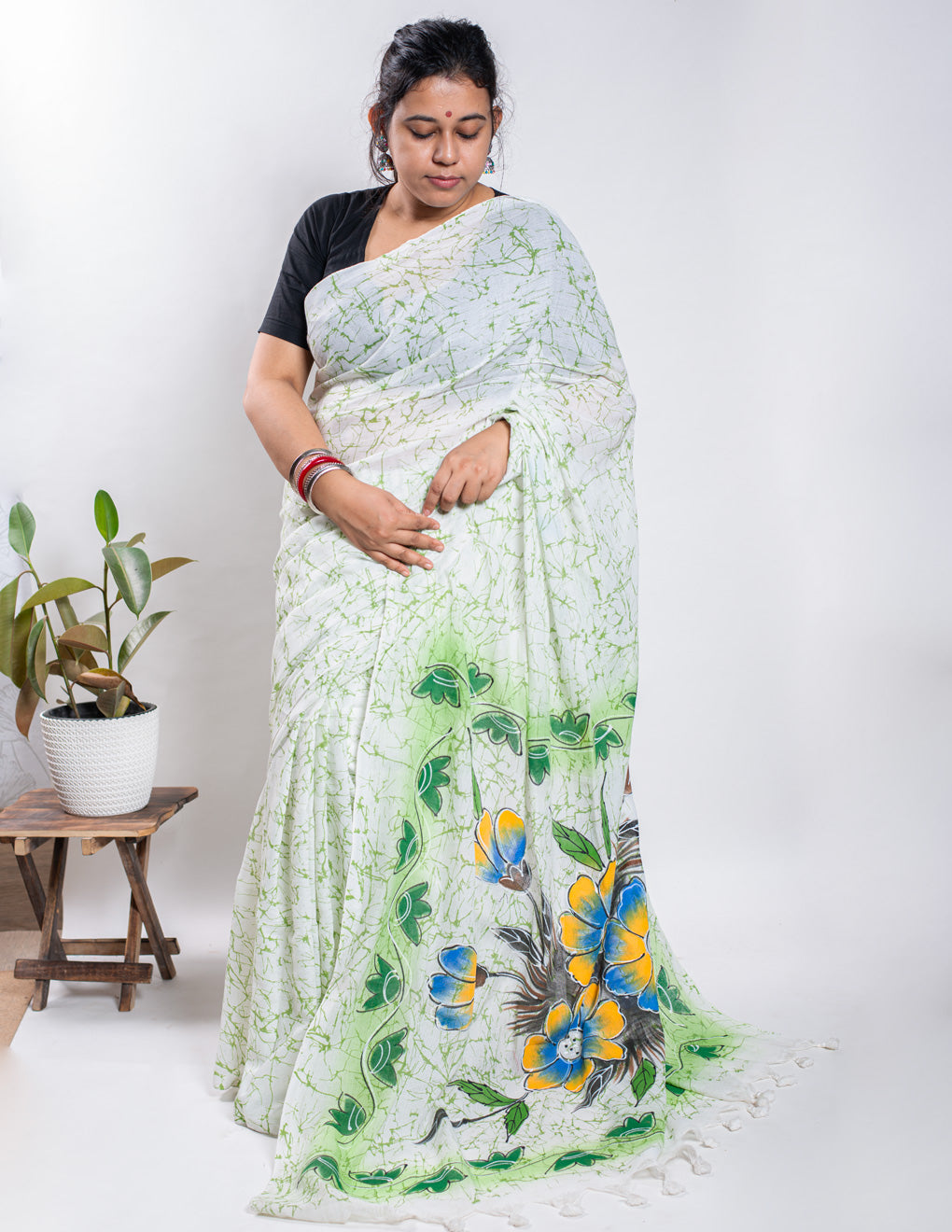 White Handloom Cotton Hand Painted Saree