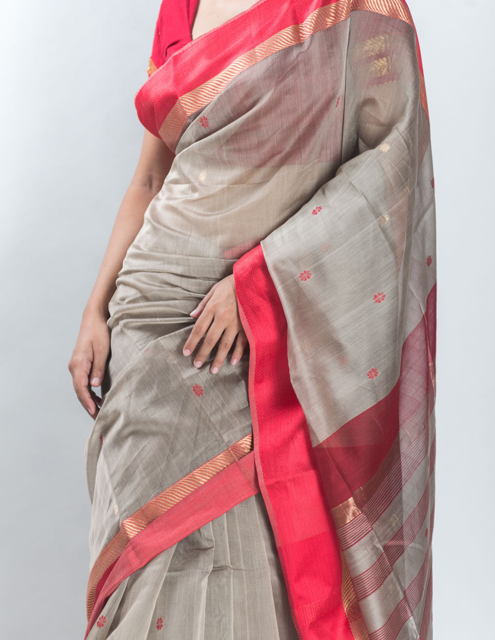 Grey Hand Woven Pure Maheshwari Silk Buti Saree