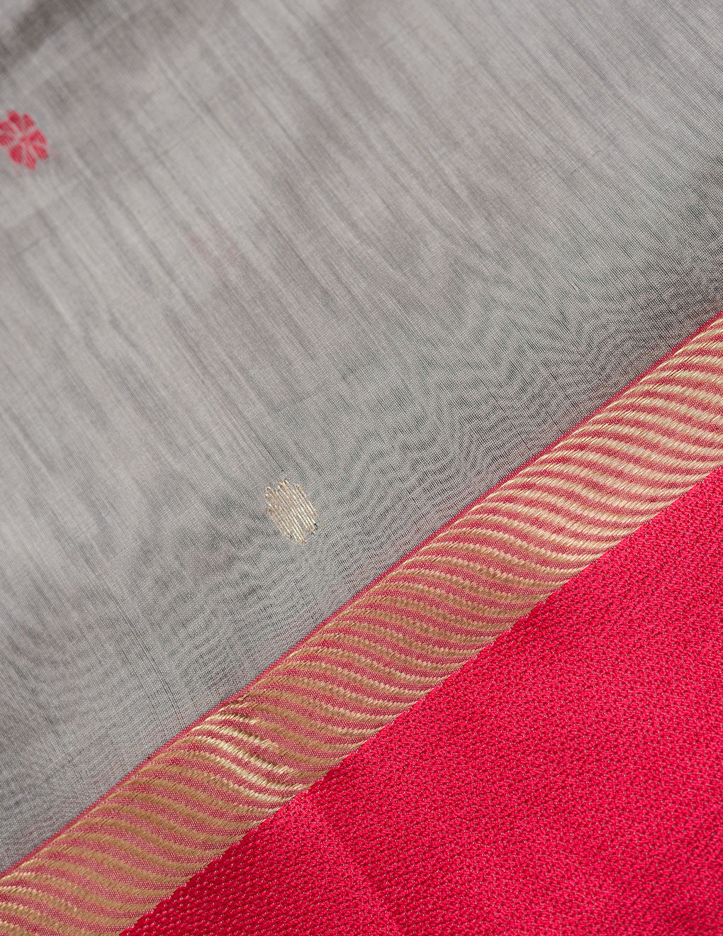 Grey Hand Woven Pure Maheshwari Silk Buti Saree