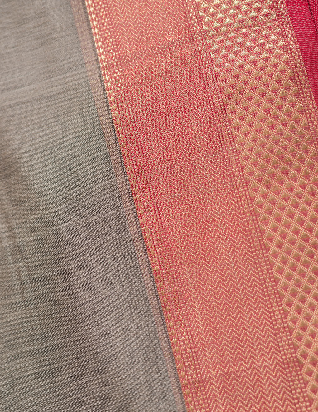 Grey Hand Woven Pure Maheshwari Silk Plain Saree