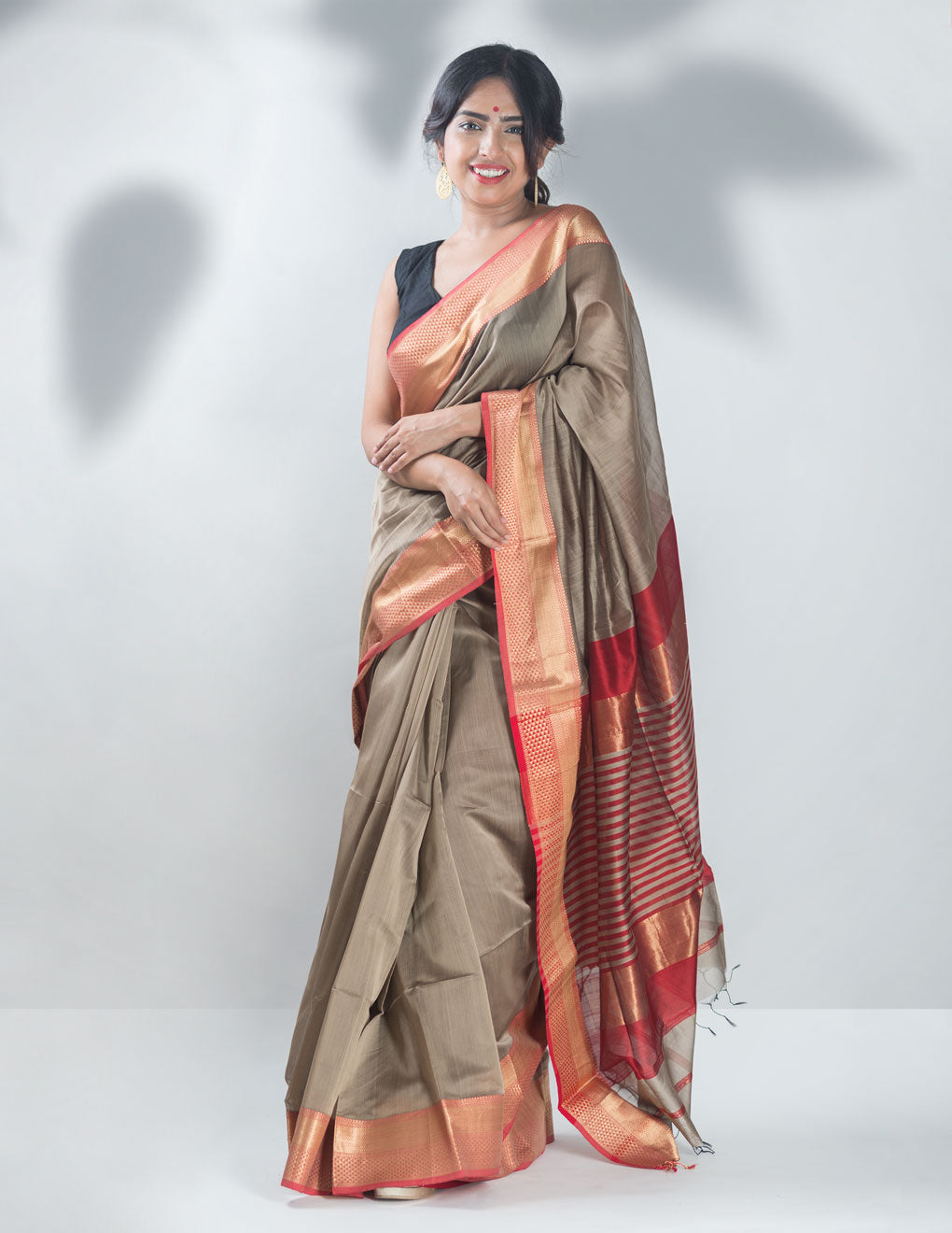 Grey Hand Woven Pure Maheshwari Silk Plain Saree